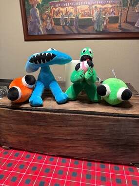 Rainbow Friends Series 2 Plush Lot of 4 - Green with Pink, Blue, and Lookies